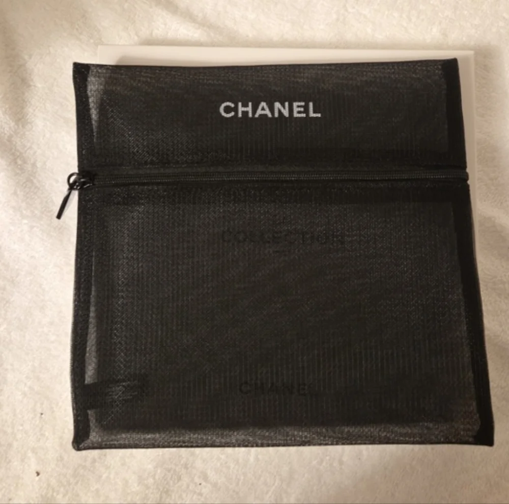 CHANEL elegant black